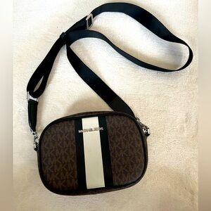 Women’s Crossbody Michael Kors bag 💼